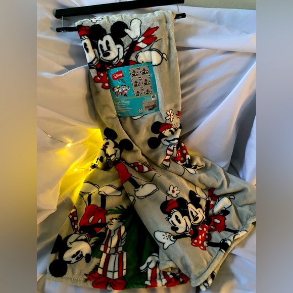 Disneys Christmas Mickey & Minnie 🥰🎄 - Picture 1 of 8